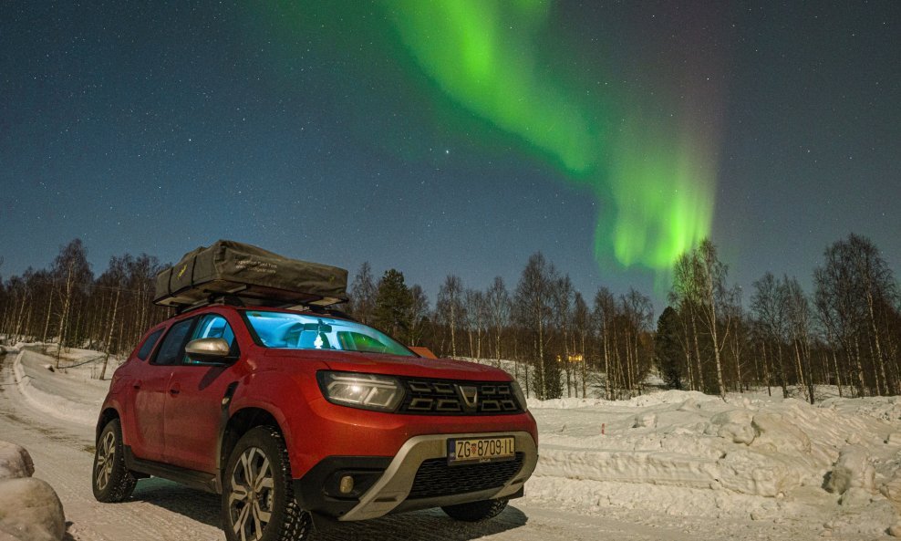 Dacia Duster i Aurora Borealis (Polarna svjetlost)