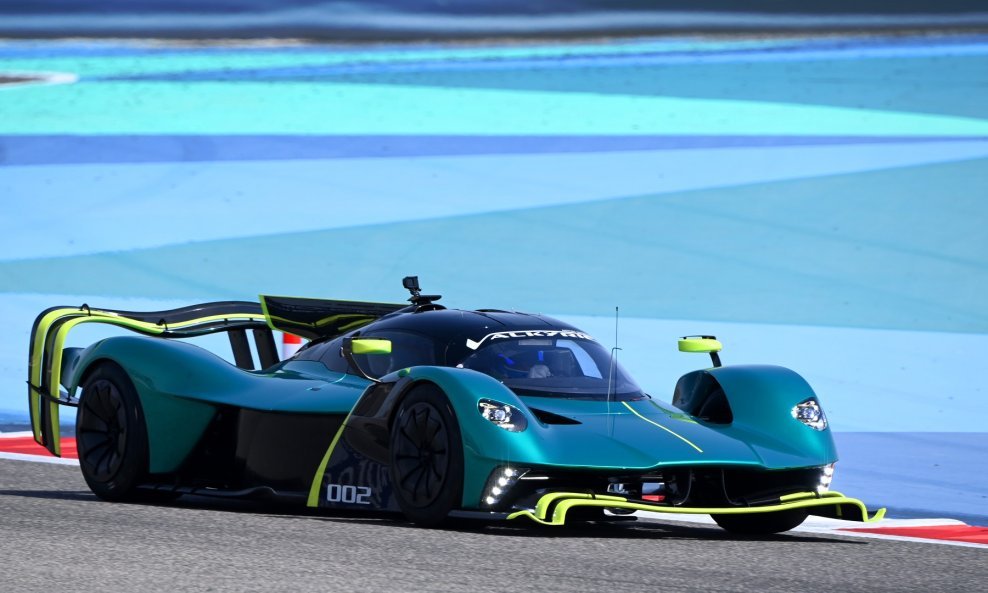 Aston Martin Valkyrie AMR Pro na stazi za vrijeme vikenda Velike nagradae Gulf Air Bahreina Formule 1®