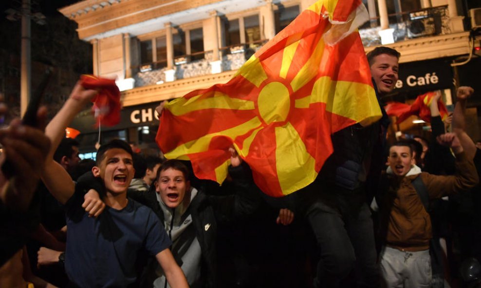 Slavlje na glavnom skopskom trgu nakon pobjede nad Italijom