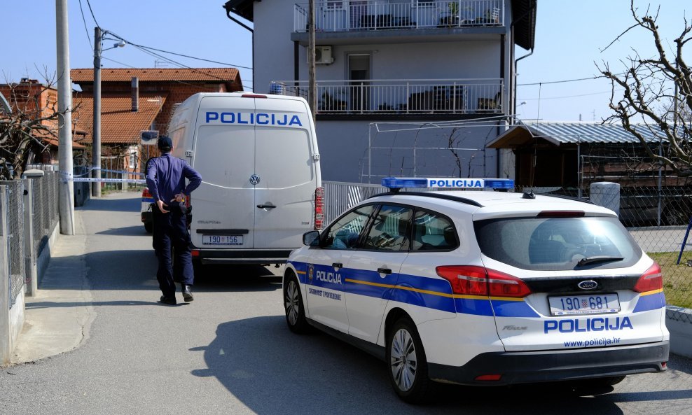 Policijski očevid nakon pucnjave u Retkovcu