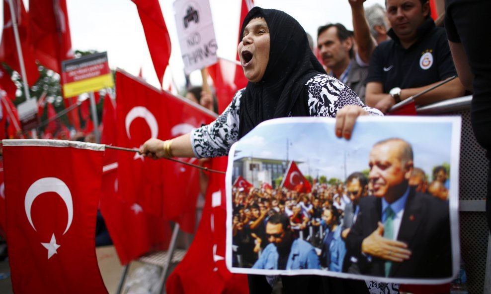 Prosvjed Erdoganovih podržavatelja u Kölnu