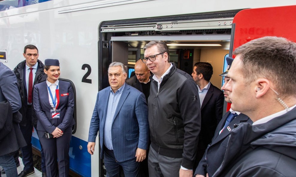 Aleksandar Vučić i Viktor Orban podržali su jedan drugoga uoči nedjeljnih izbora puštanjem u promet ubrzanog vlaka Beograd - Budimpešta