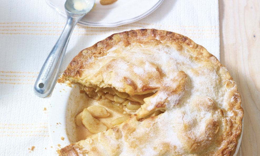 Pitu od jabuke možete poslužiti s kuglicom sladoleda