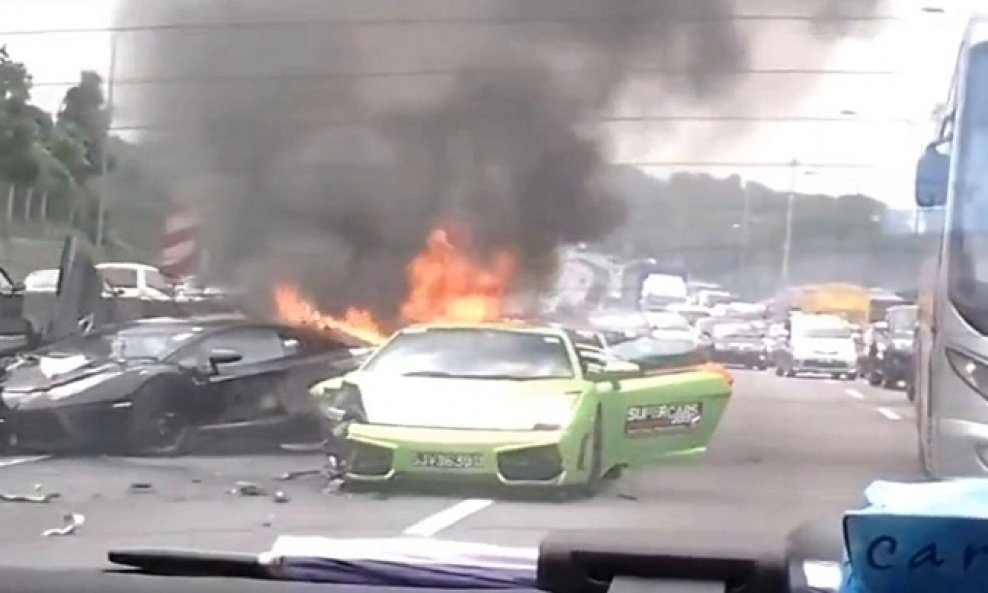tri Lamborghinija u plamenu