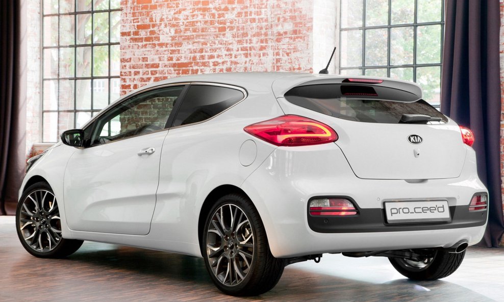 2013-Kia-Pro-Ceed-5[2]
