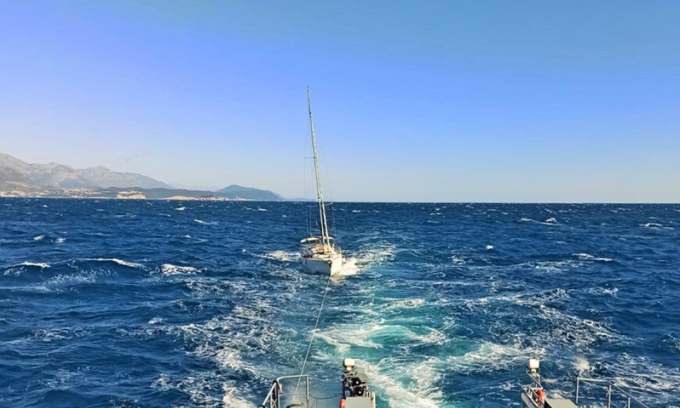 Obalni ophodni brod Obalne straže 'Omiš'