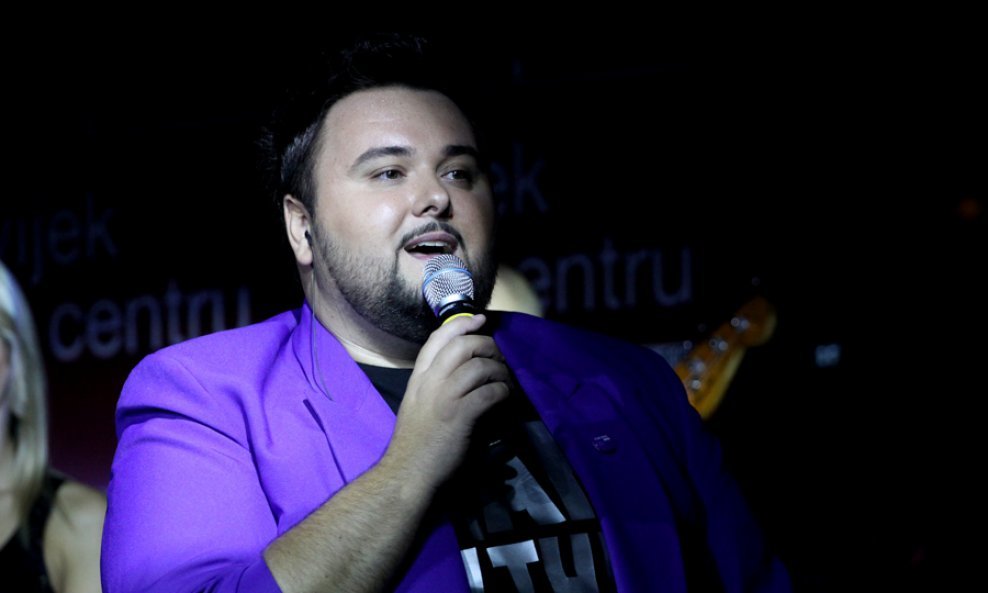 Jacques Houdek (10)