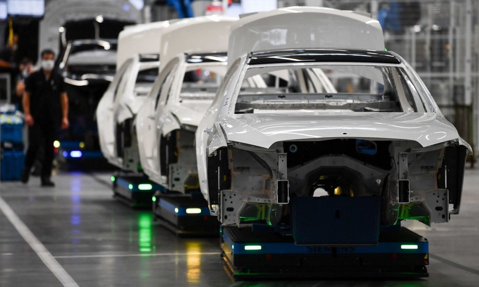 Proizvođači počinju ograničavati proizvodnju vozila kako bi proizvodnja bila sporija, ali redovitija