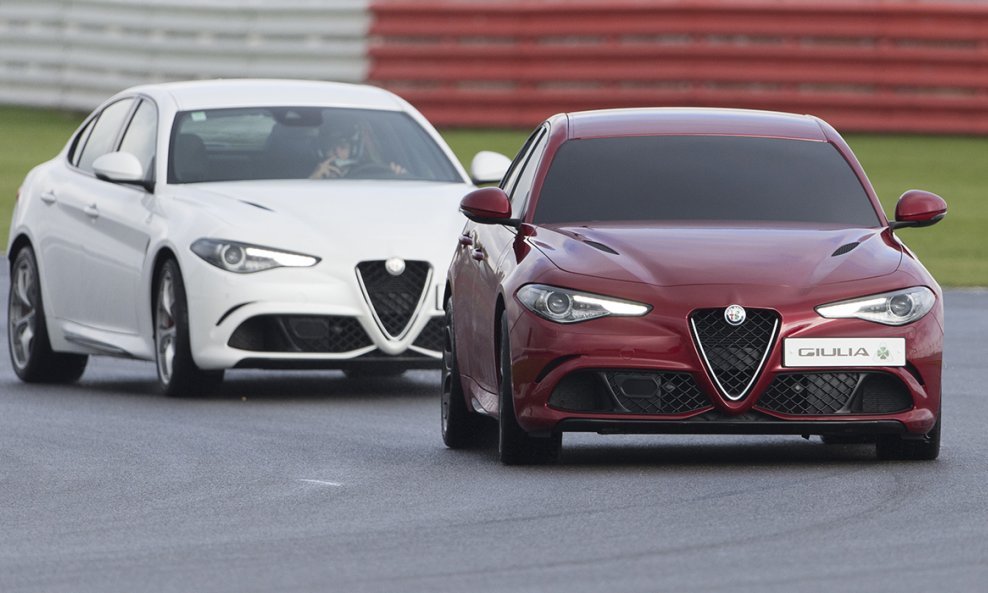 Alfa Romeo Giulia Quadrifoglio sa zatamnjenim prozorima na Silverstoneu