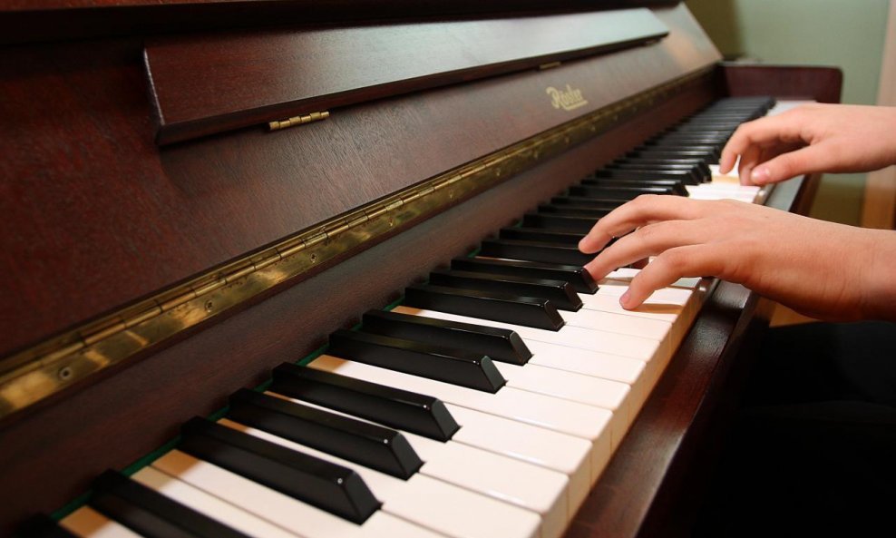 ruke klavir