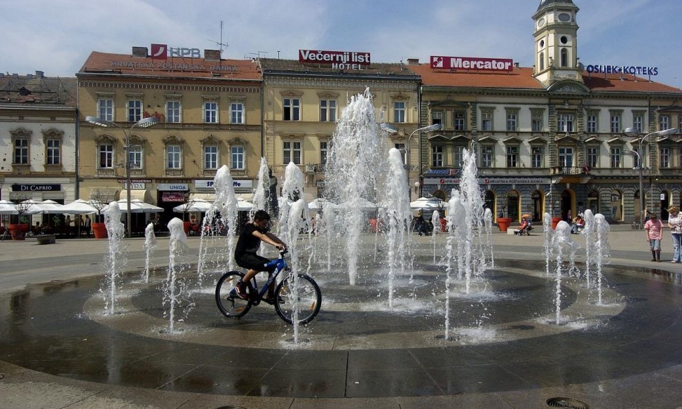fontana bicikl osijek trg ante starčevića
