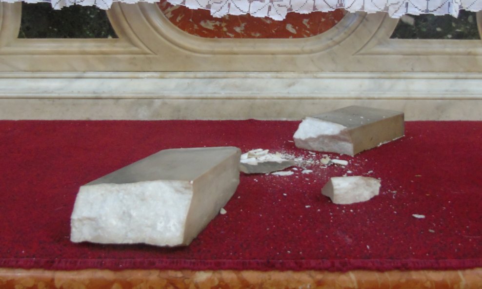 Prilikom potresa oštećen glavni oltar Franjevačkog samostana Male braće u Dubrovniku