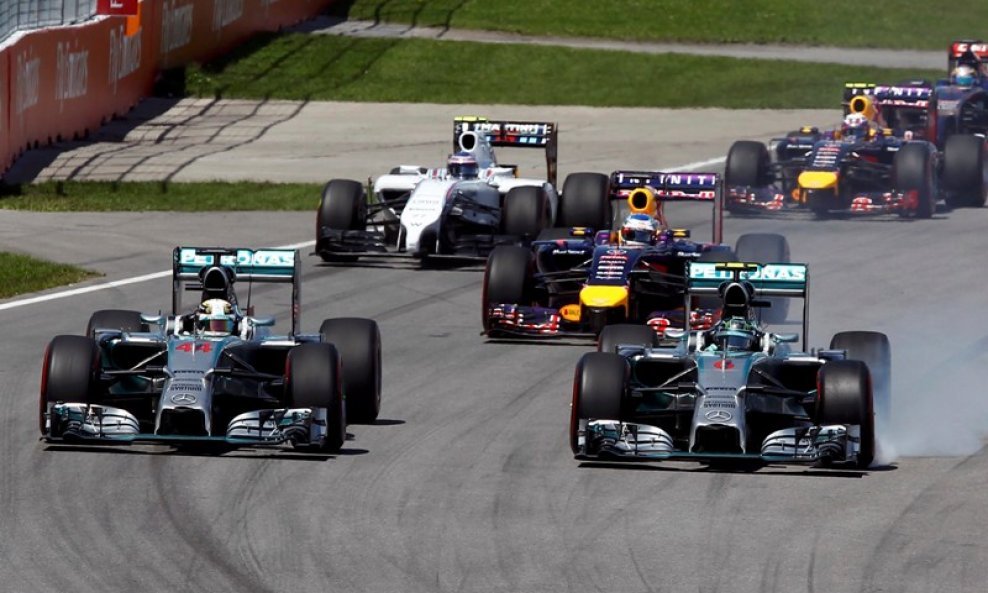 Hamilton i Rosberg u prvom zavoju