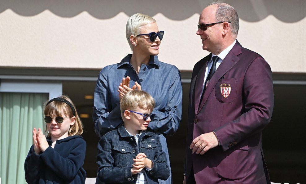 Princeza Charlene i princ Albert sa djecom