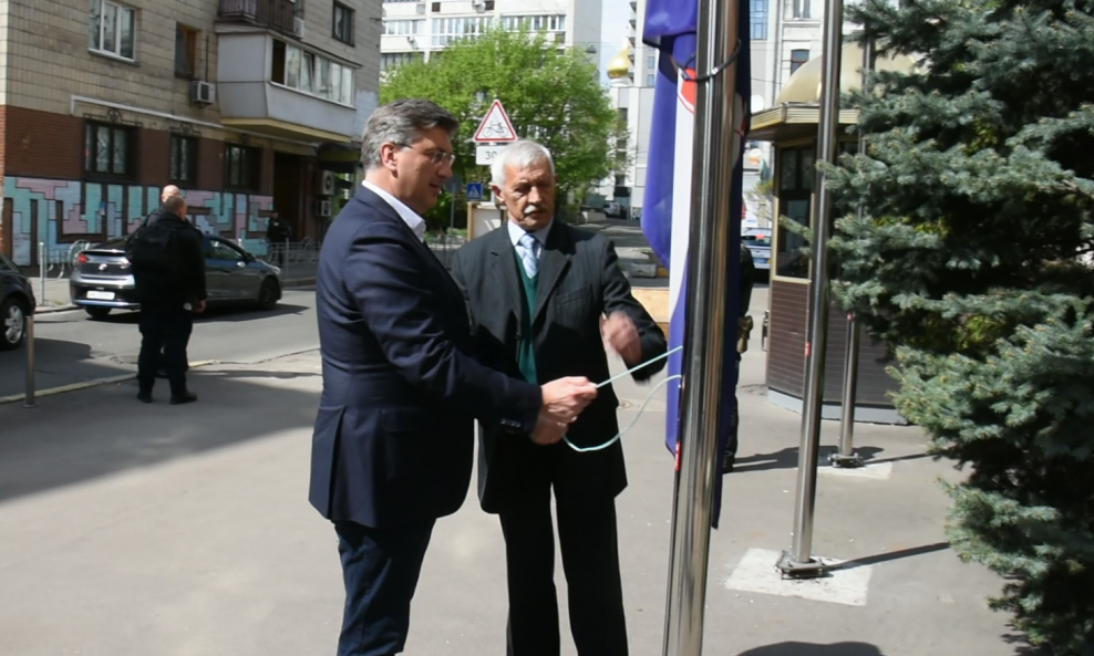 Plenković diže hrvatsku zastavu u Kijevu