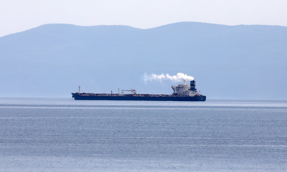 Tanker ARC 1 između otoka Krka i Cresa