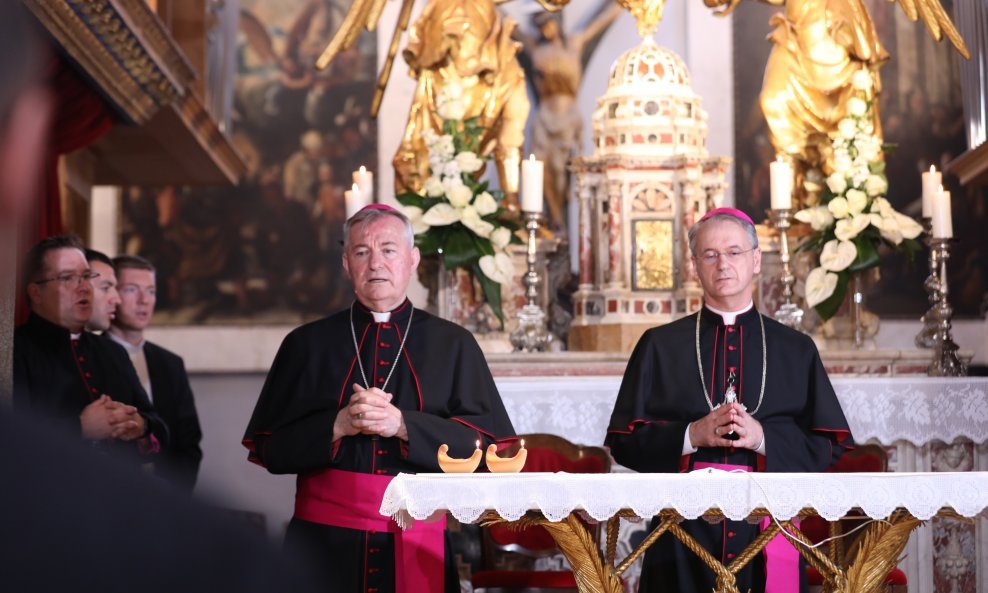 Monsinjor Marin Barišić i novi nadbiskup Dražen Kutleša