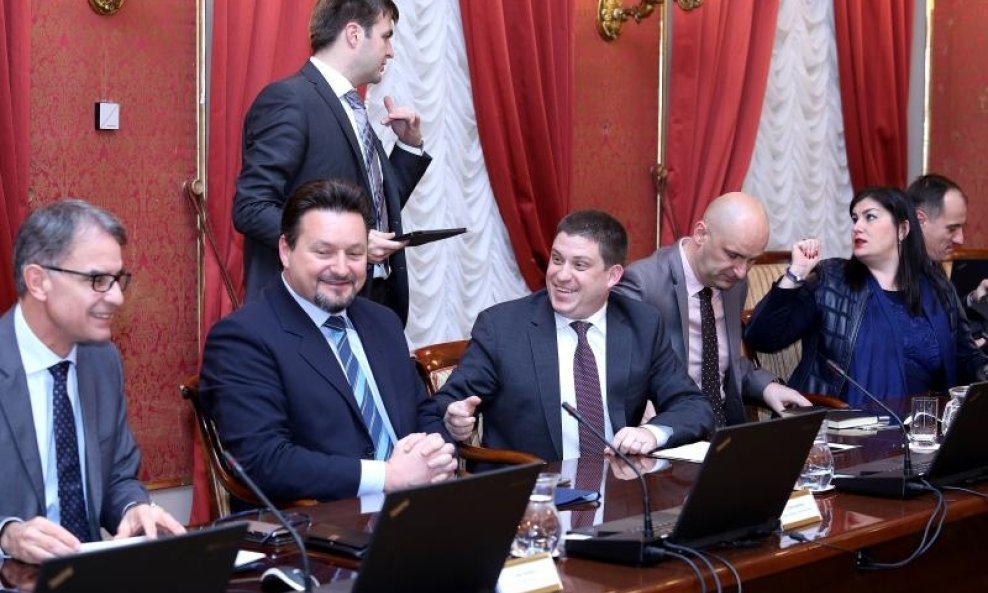 Vlada na sjednici donijela smjernice proračuna za 2017. godinu (3)