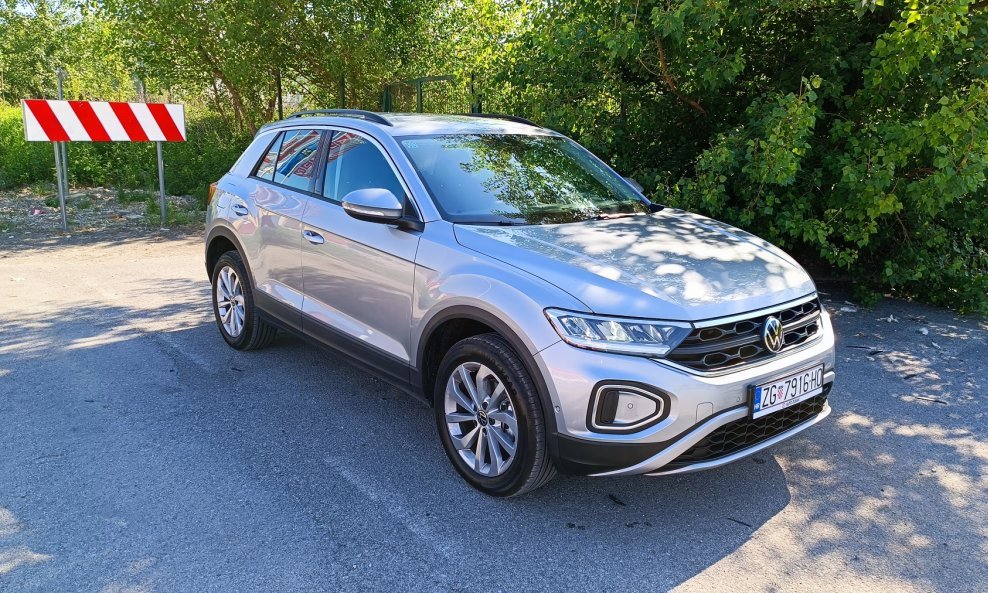 VW T-Roc 1.0 TSI Life: model s najslabijom verzijom trocilindričnog benzinskog TSI motora, snage 81 kW (110 KS), s prednjim pogonom i ručnim 6-stupanjskim mjenjačem