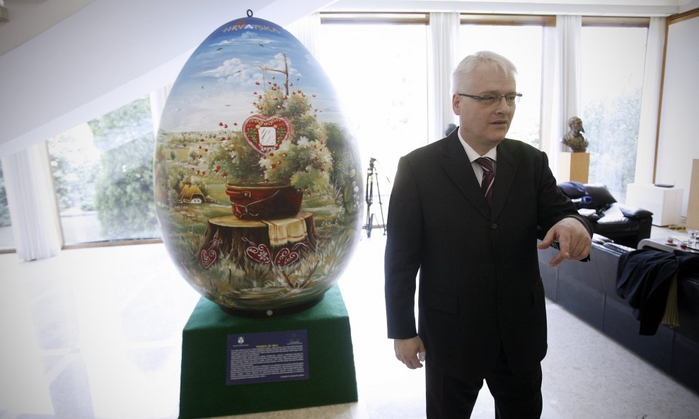 Josipović i jaje