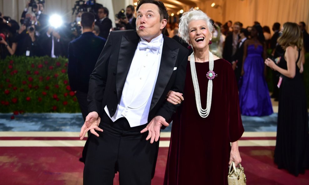 Elon Musk, Maye Musk