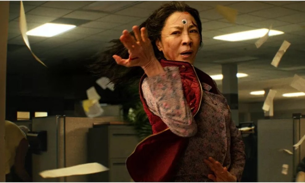 Michelle Yeoh u filmu 'Sve u isto vrijeme'