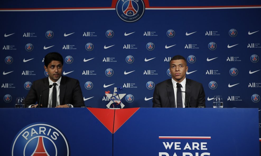 Kylian Mbappe (desno) i PSG-ov predsjednik Nasser Al-Khelaifi