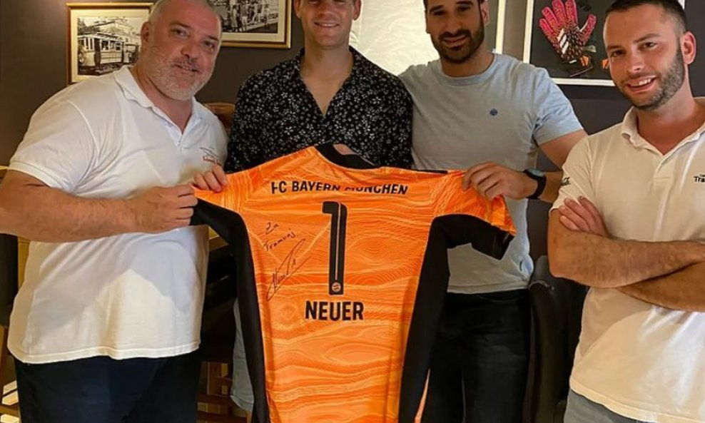 Manuel Neuer, Goran Turajlić (lijevo) i prijatelji