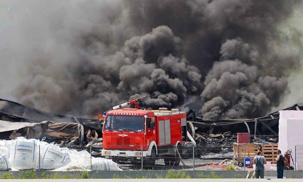 Požar u tvornici Austrotherm u Bihaću