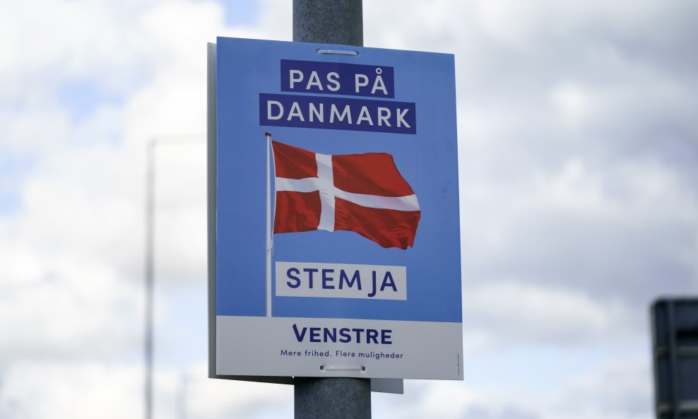 Poster predreferendumske kampanje u Danskoj koji poziva birače da glasaju za odbacivanje izuzeća od obrambene politike EU-a