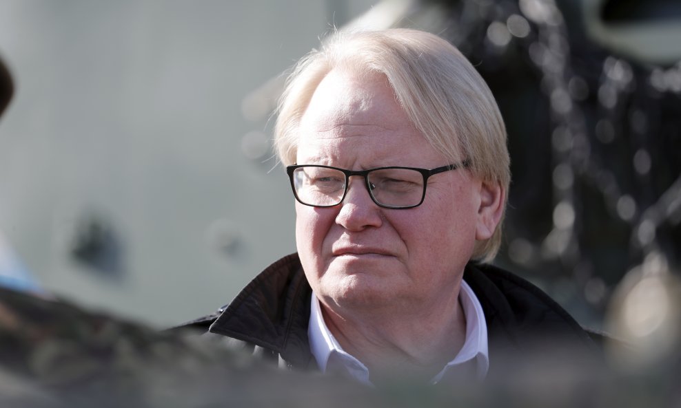 Peter Hultqvist, ministar obrane Švedske