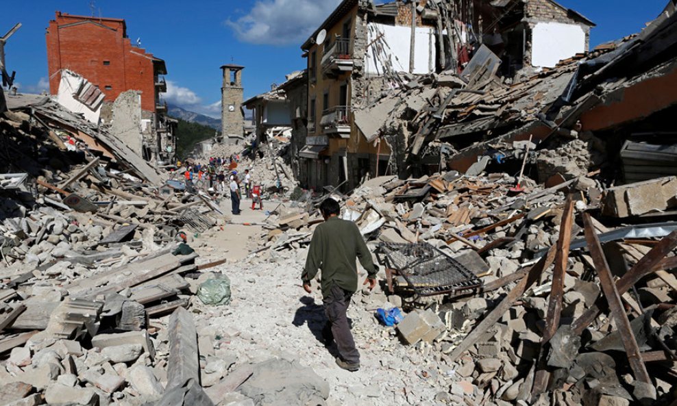 Snažan potres pogodio Italiju (1)