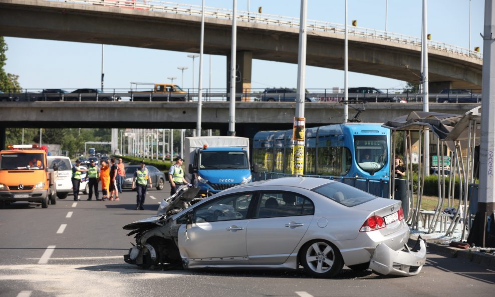 Prometna nesreća na Aveniji Marina Držića u Zagrebu