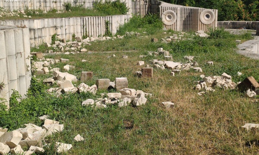 Partizansko groblje u Mostaru nakon vandalskog čina