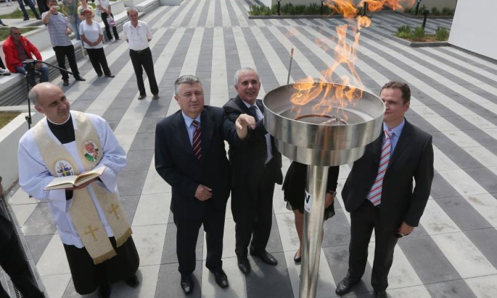 01.06.2012., Zadar - U naselju Crvene kuće svečano puštena u opticaj prva EVN-ova plinska distributivna i opskrbna mreža u Dalmaciji. Evelyn Panis, Stipe Zrilić