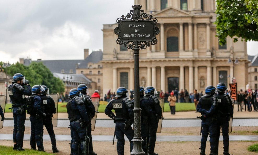 Deset ljudi pod istragom u Francuskoj zbog sumnje o planiranju napada na muslimane