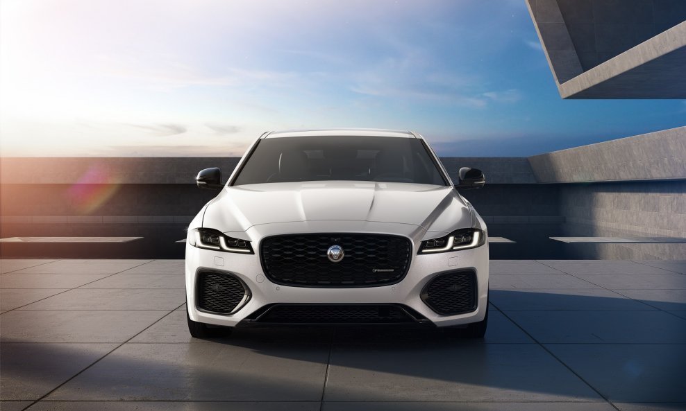 Jaguar XF R-Dynamic Black
