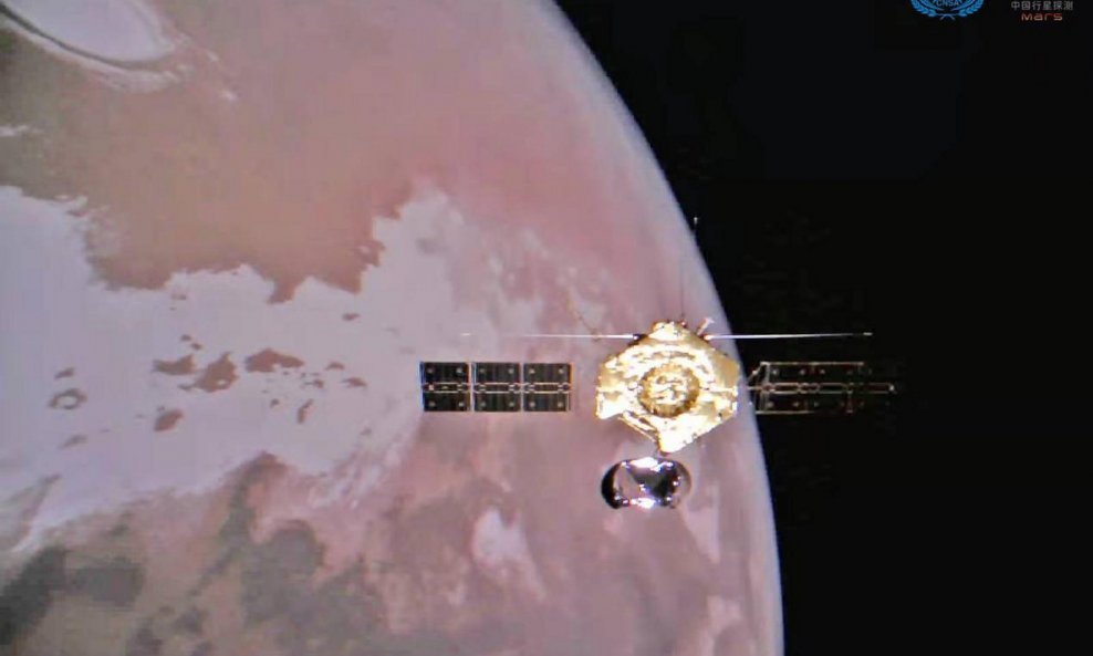 Svemirska letjelica Tianwen-1 iznad Marsa