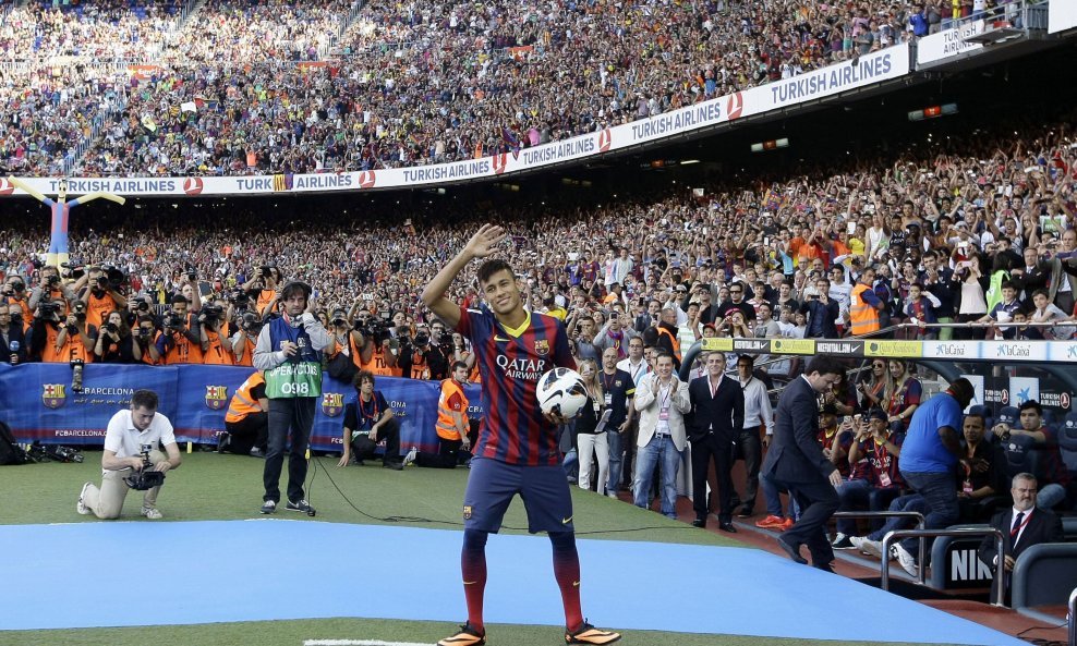 Neymar je predstavljen na Camp Nou (5)