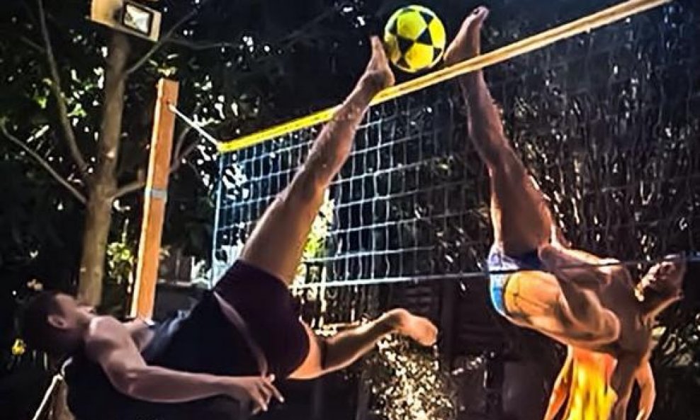 Ronaldinho footvolley