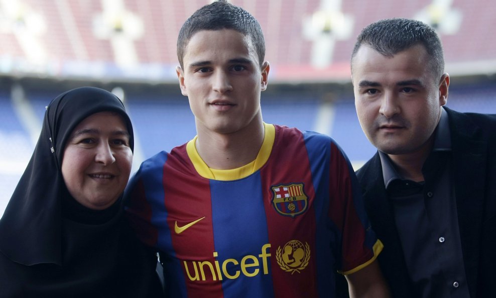 Ibrahim Afellay, s majkom Habibom i bratom Alijem, na predstavljanu u Barceloni