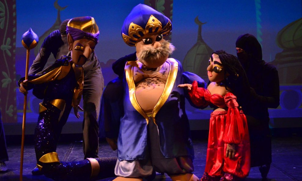Scena iz predstave Aladin u režiji Saše B+roz 