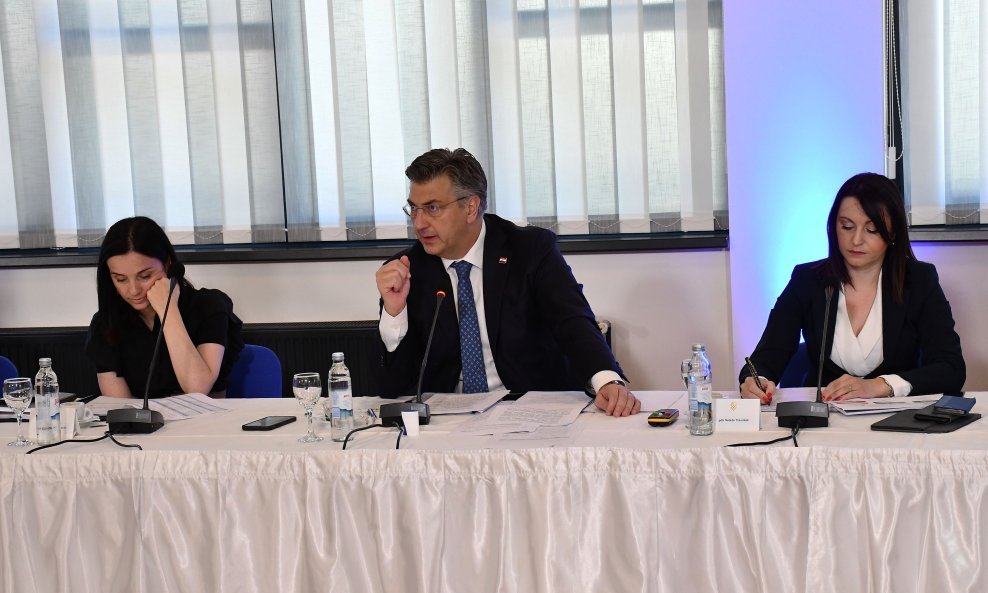 Marija Vučković, Andrej Plenković, Nataša Tramišak u Okučanima