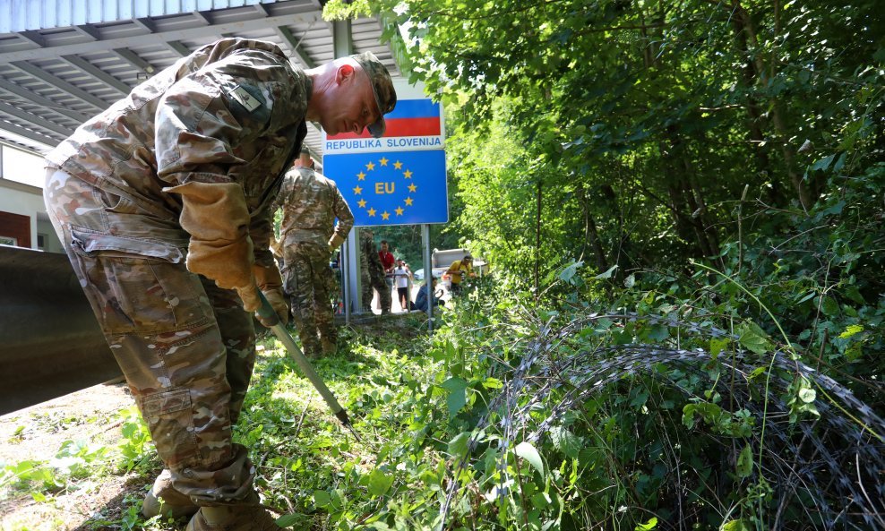 Uklanjanje žilet žice između Slovenije i Hrvatske