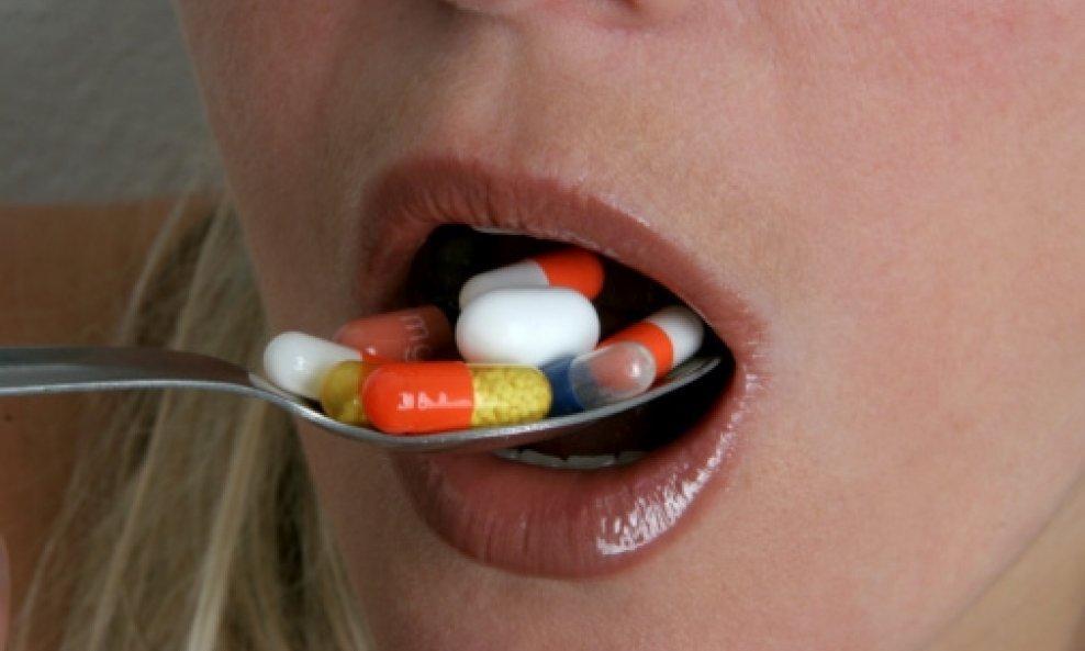 depresija gutanje pilula tabletomanija