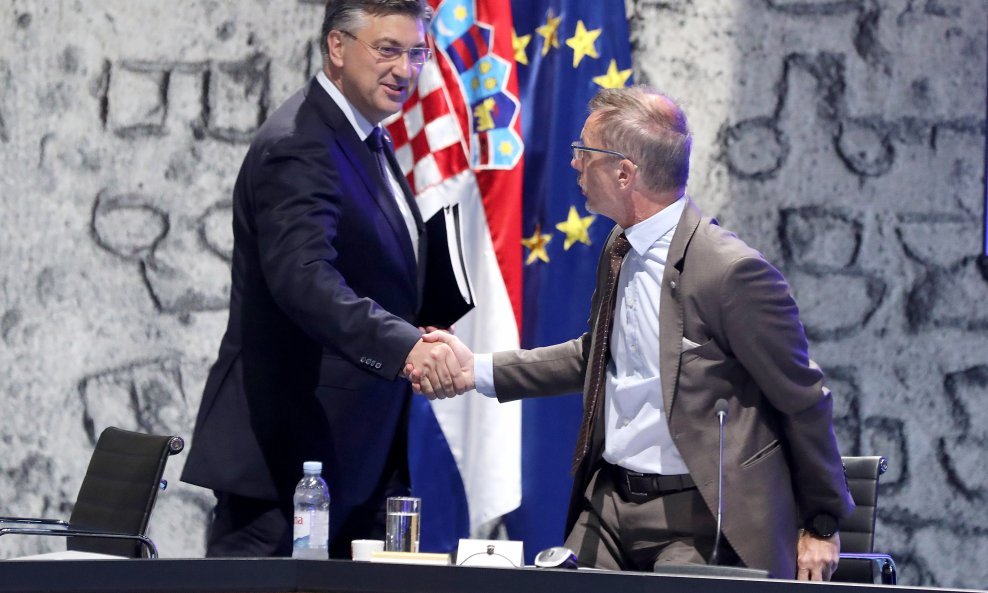 Andrej Plenković i Boris Vujčić na sjednici Vijeća