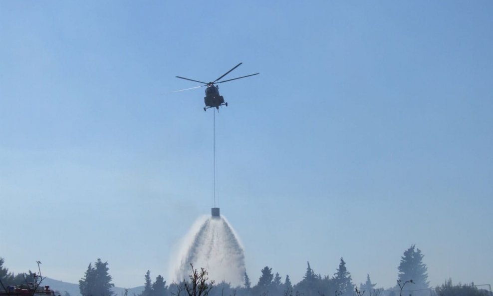 Helikopter Mi-8 MTV u gašenju požara