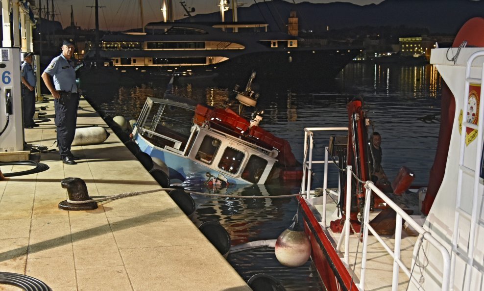 Brod Morska vila snimljen nakon udarca u obalu