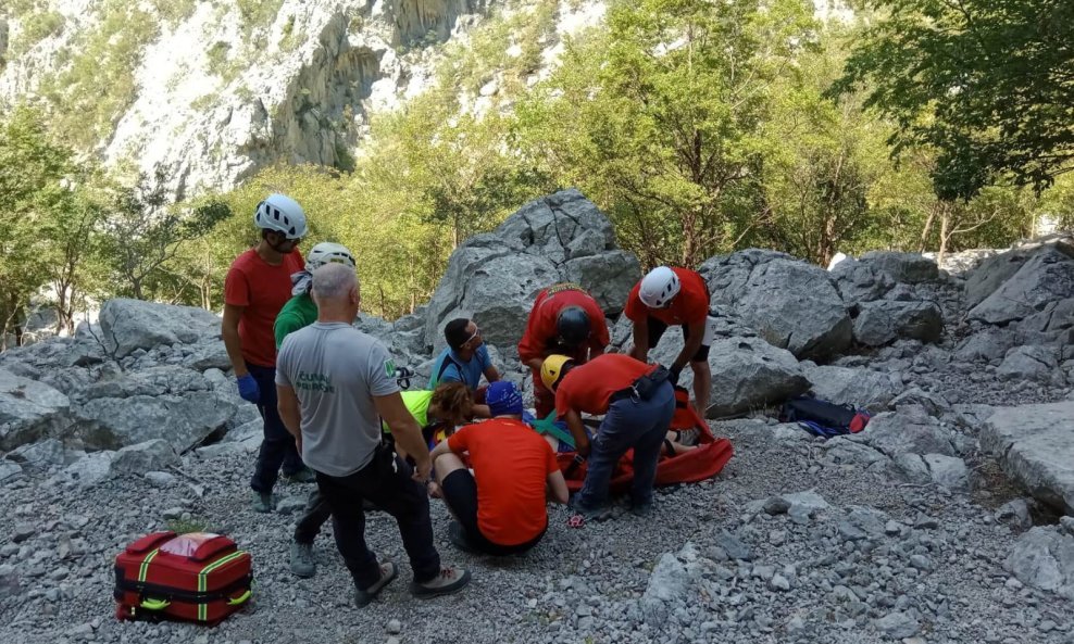 Spašavanje unesrećenih iz kanjona Velike Paklenice