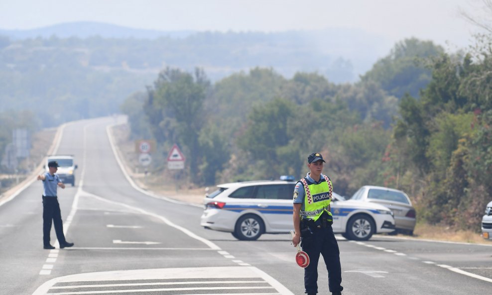 Požar između Vodica i Jadrije